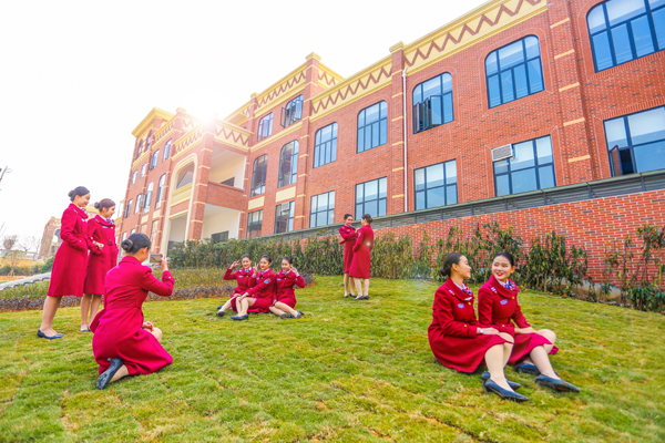 南充职高学生想报考四川旅游航空专修学院，学